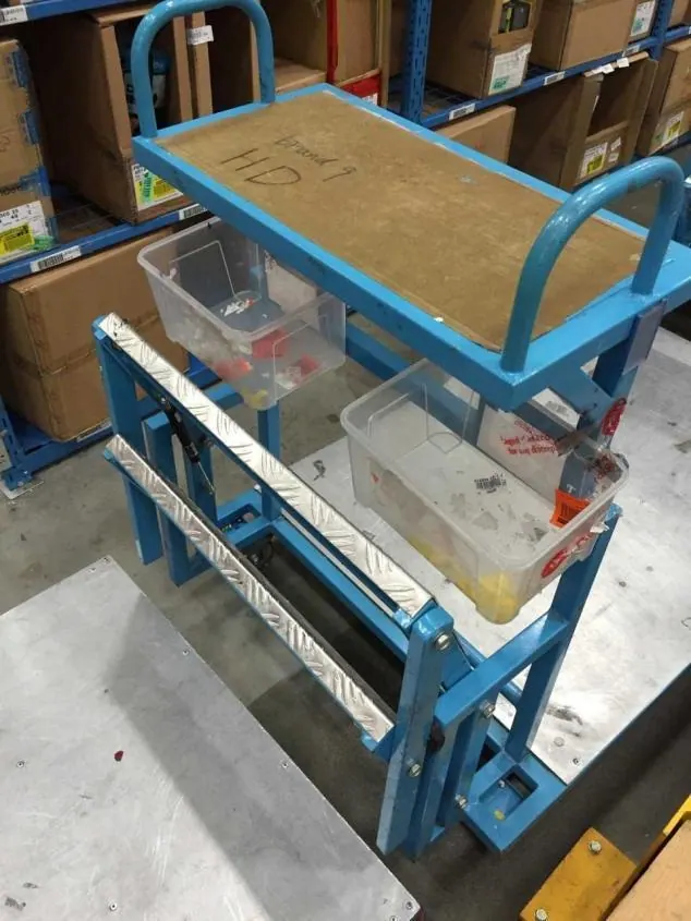 Configurable picking and kitting cart